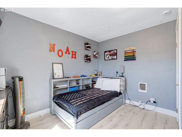 1127 LINN Ave, Oregon City, OR 97045