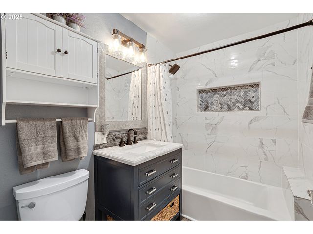 1127 LINN Ave, Oregon City, OR 97045
