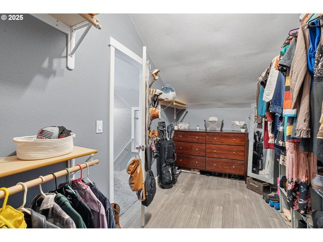 1127 LINN Ave, Oregon City, OR 97045