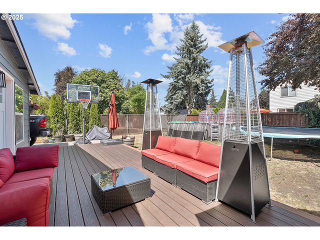 1127 LINN Ave, Oregon City, OR 97045
