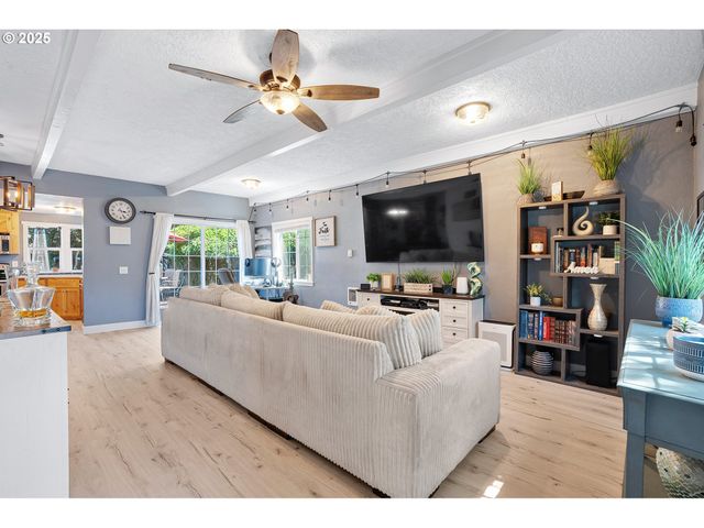 1127 LINN Ave, Oregon City, OR 97045