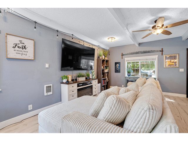 1127 LINN Ave, Oregon City, OR 97045