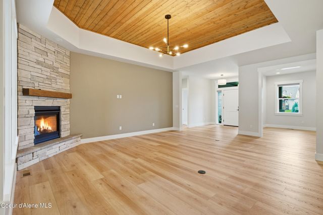 9365 N. Secretariat LN, Hayden, ID 83835