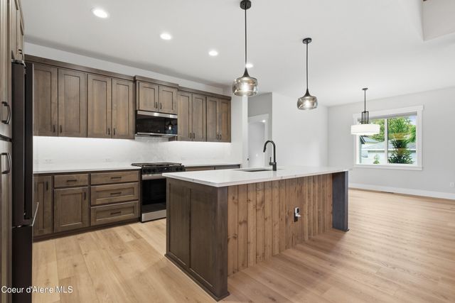 9365 N. Secretariat LN, Hayden, ID 83835