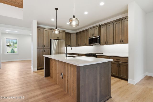 9365 N. Secretariat LN, Hayden, ID 83835