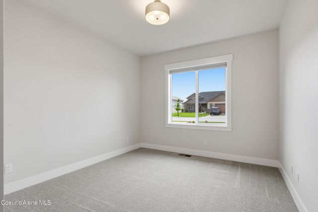 9365 N. Secretariat LN, Hayden, ID 83835