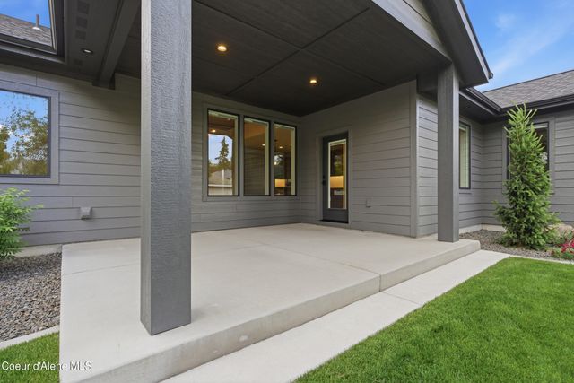 9365 N. Secretariat LN, Hayden, ID 83835