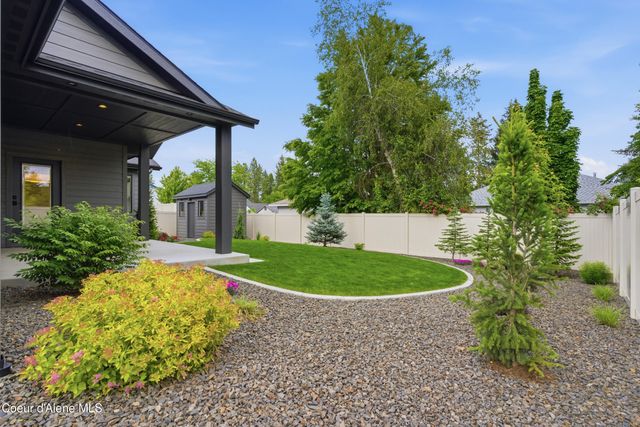 9365 N. Secretariat LN, Hayden, ID 83835