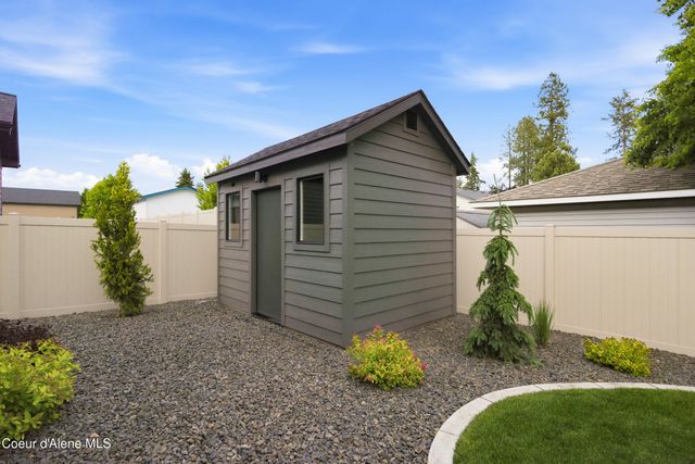 9365 N. Secretariat LN, Hayden, ID 83835