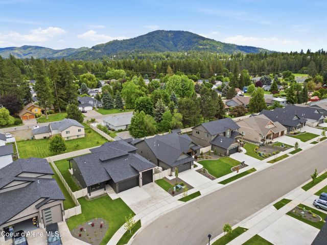 9365 N. Secretariat LN, Hayden, ID 83835