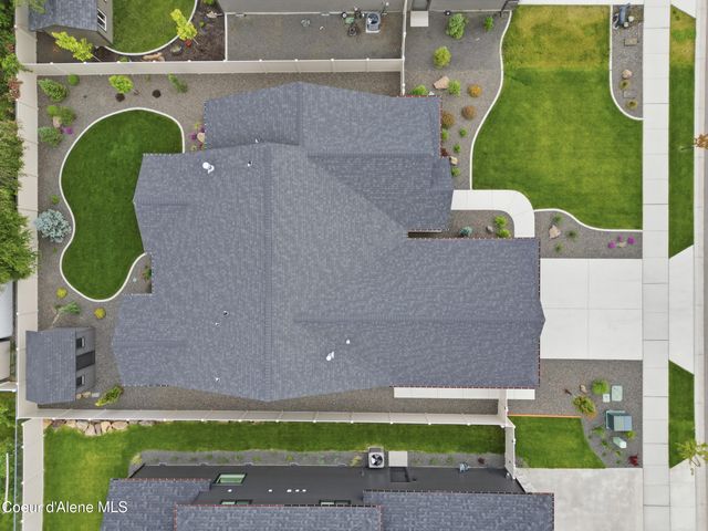 9365 N. Secretariat LN, Hayden, ID 83835