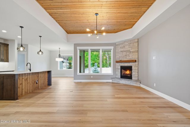 9365 N. Secretariat LN, Hayden, ID 83835
