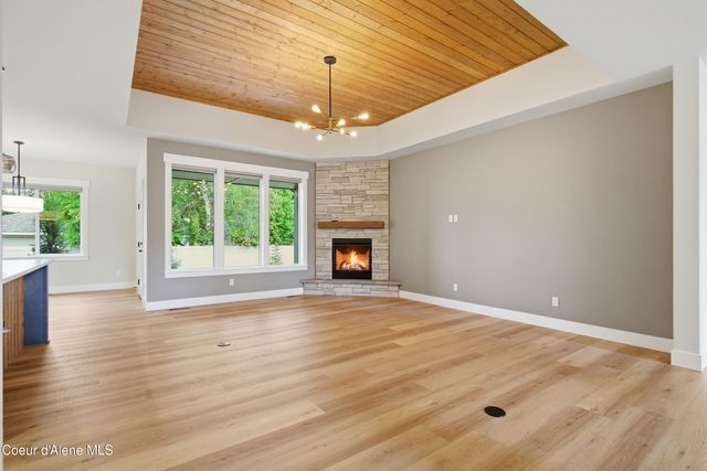 9365 N. Secretariat LN, Hayden, ID 83835