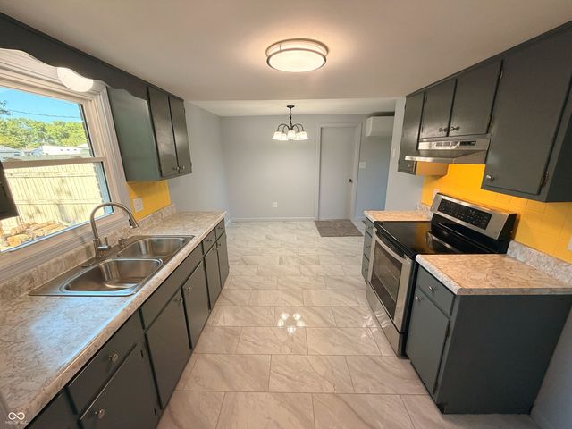 8262 E Rockwood Street, Columbus, IN 47203