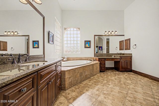 9817 E WINTER SUN Drive, Scottsdale, AZ 85262