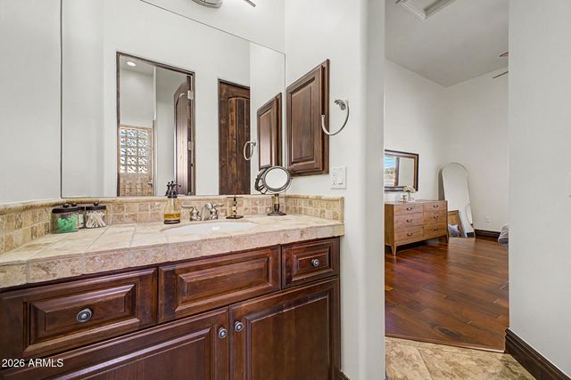 9817 E WINTER SUN Drive, Scottsdale, AZ 85262