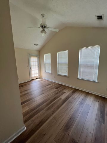 3769 Stagecoach Pass, Ellenwood, GA 30294