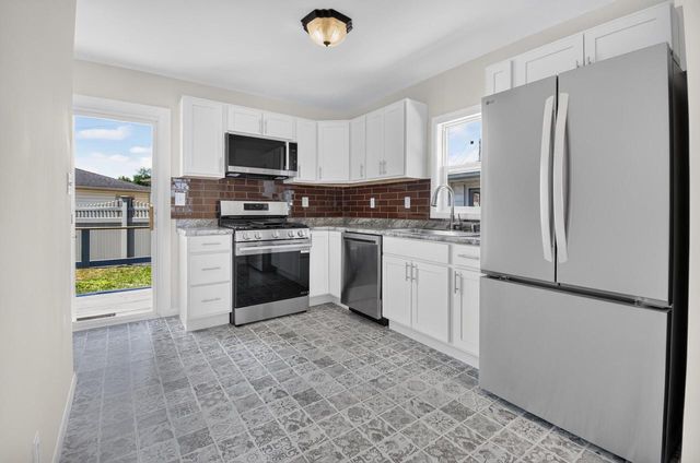 7836 24th AVENUE, Kenosha, WI 53143