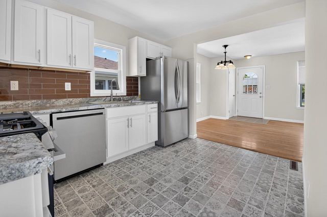 7836 24th AVENUE, Kenosha, WI 53143