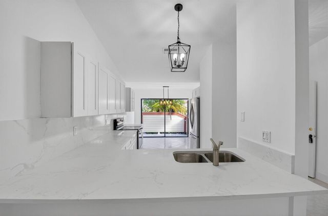29 Fawlkland Circle, Boynton Beach, FL 33426