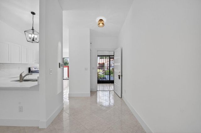 29 Fawlkland Circle, Boynton Beach, FL 33426