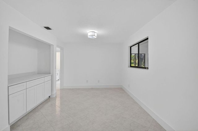 29 Fawlkland Circle, Boynton Beach, FL 33426