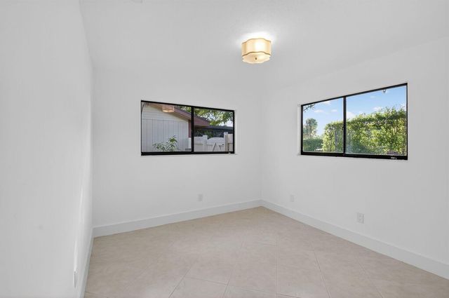 29 Fawlkland Circle, Boynton Beach, FL 33426