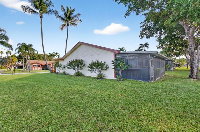 29 Fawlkland Circle, Boynton Beach, FL 33426