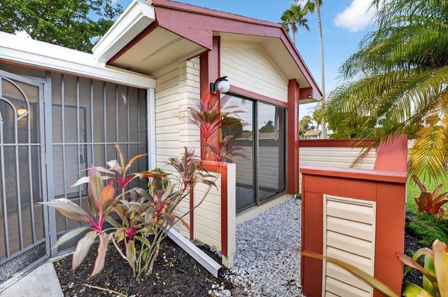 29 Fawlkland Circle, Boynton Beach, FL 33426