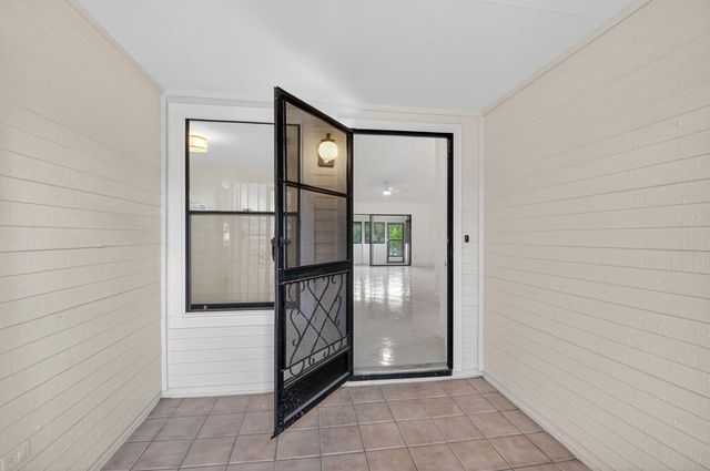 29 Fawlkland Circle, Boynton Beach, FL 33426