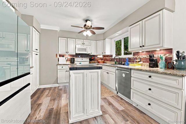 13162 Beresford Drive, Sterling Heights, MI 48313