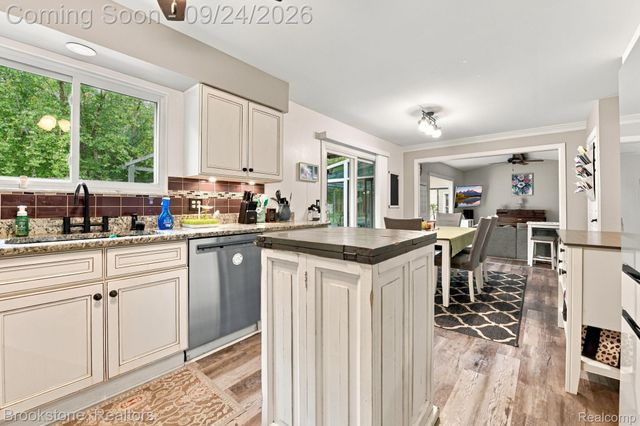 13162 Beresford Drive, Sterling Heights, MI 48313