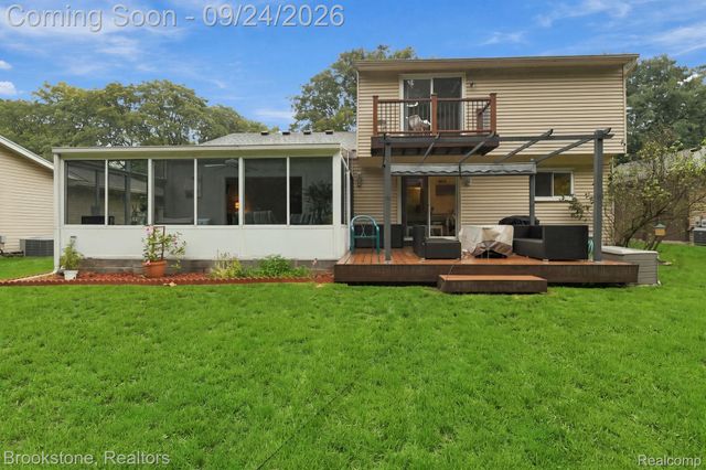 13162 Beresford Drive, Sterling Heights, MI 48313