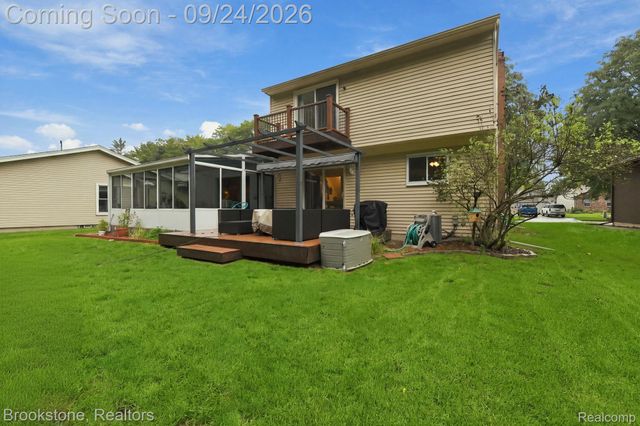 13162 Beresford Drive, Sterling Heights, MI 48313
