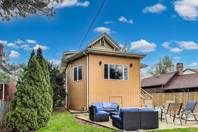 2253 W 110th Place, Chicago, IL 60643