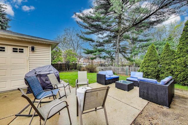 2253 W 110th Place, Chicago, IL 60643