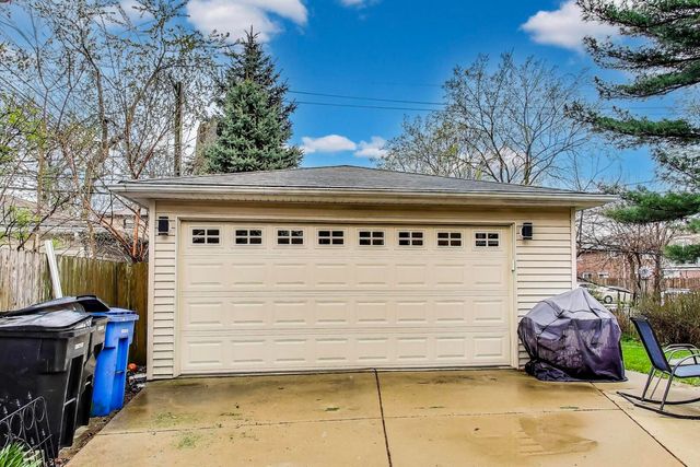 2253 W 110th Place, Chicago, IL 60643