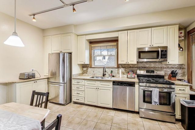 2253 W 110th Place, Chicago, IL 60643