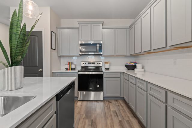 2582 McClure Blvd, Columbia, TN 38401