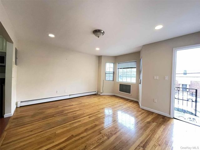 10-03 36th Avenue 2F, Long Island City, NY 11106