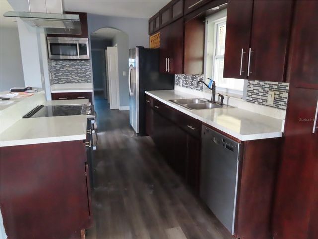5702 JACARANDA AVENUE, Lakeland, FL 33809