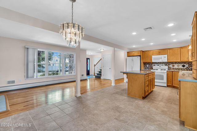 994 Feather Bed Lane, Edison, NJ 08820