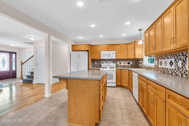 994 Feather Bed Lane, Edison, NJ 08820