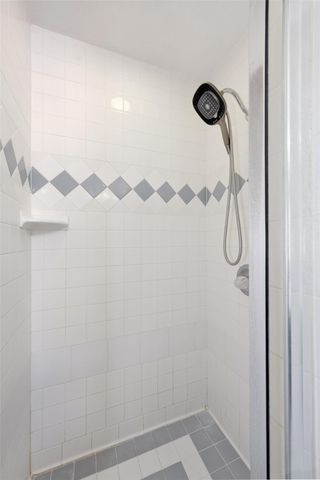 810 Meadow Oaks DR, Dripping Springs, TX 78620