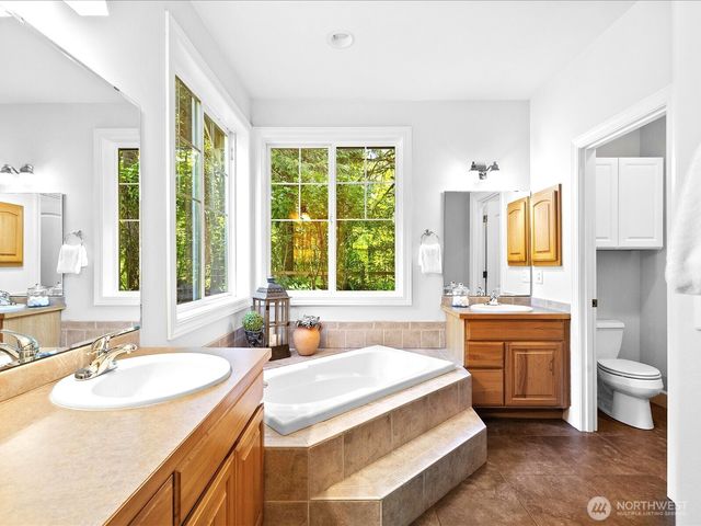 33606 NE Lake Joy Road, Carnation, WA 98014