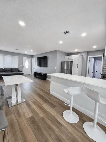 2341 NW 11th Court, Pompano Beach, FL 33069
