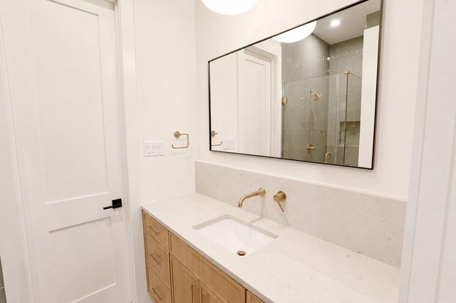 611b E 25th Street, Houston, TX 77008