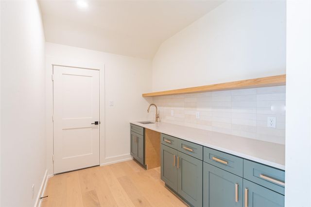 611b E 25th Street, Houston, TX 77008