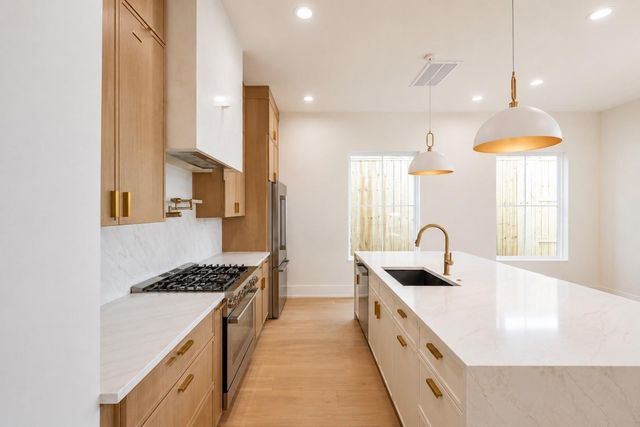 611b E 25th Street, Houston, TX 77008