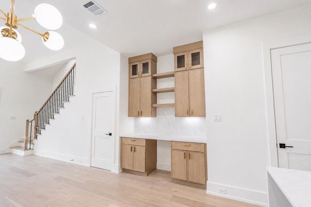 611b E 25th Street, Houston, TX 77008